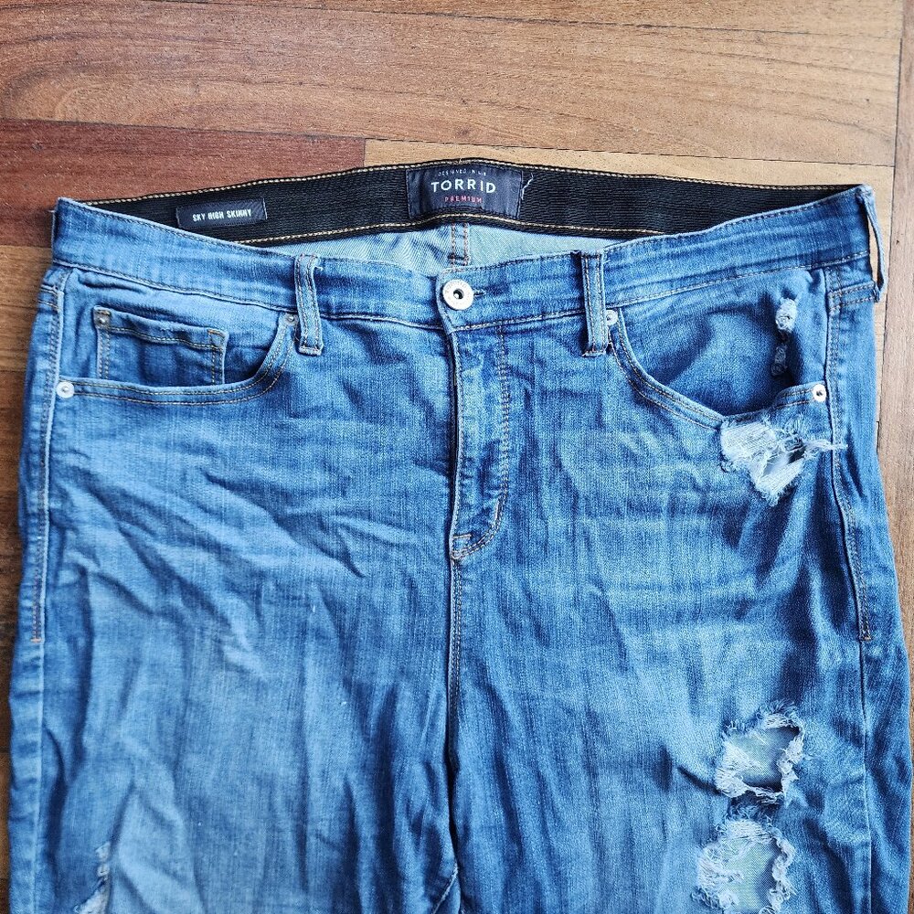Torrid Sky High Skinny Ripped Jeans Size 18 - Picture 7 of 16